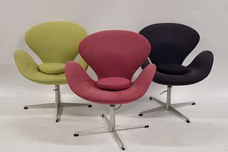 3 ARNE JACOBSEN For Fritz Hansen Swan Chairs.