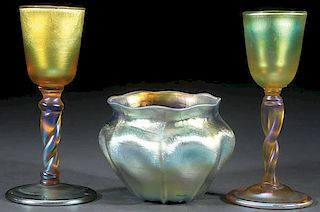 AN L.C. TIFFANY FAVRILE ART GLASS VASE