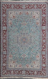 A FINE PERSIAN ISPHAN HAND WOVEN ORIENTAL RUG