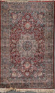 A PERSIAN STYLE HAND WOVEN ORIENTAL RUG CHINESE