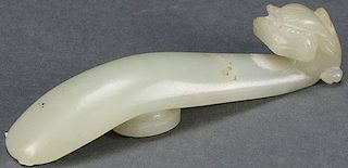 A FINE CHINESE CARVED JADE BELT HOOK, QING