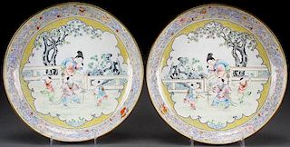 A VERY FINE PAIR OF CHINESE CANTON ENAMEL PLATES