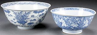 A FINE PAIR OF CHINESE BLUE AND WHITE DECORATED