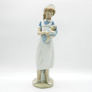 Nao by Lladro Figurine, Nurse 0709