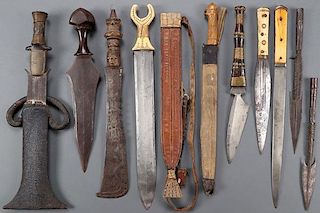 A GOOD GROUP OF 10 VINTAGE AFRICAN EDGED WEAPONS