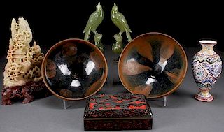 A SEVEN PIECE GROUP OF CHINESE DECORATIVE ARTS