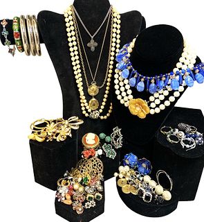 Collection Approx. 60 Pieces Costume Jewelry 