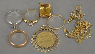 Seven piece lot of gold including 14K gold four rings and two pendants (total weight 16 grams) plus 18K chain (5.4 grams), to
