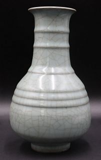 Chinese Celadon Crackle Glaze Vase.