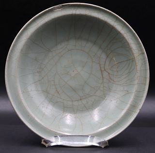 Chinese Longquan Celadon Crackle Glaze Bowl.