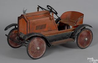 Gendron Willys Knight pressed steel and wood pedal car, 40'' l.