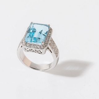 Size 7 18K White Gold Blue Topaz and Diamond Ring