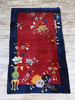 CHINESE ART DECO WOOL RUG WITH FLOWERS AND VASE