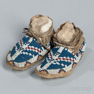 Cheyenne/Arapaho Beaded Hide Child's Moccasins