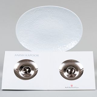 Anish Kapoor for Illy Pair of Mirrored Demi Tasse Cups and Saucers and a Cesar Balaccini Porcelain 'Thumb Print' Plate
