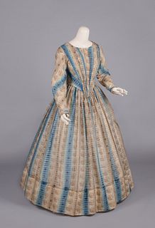 PRINTED WOOL DAY DRESS, 1840s