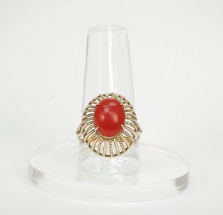 18K Yellow Gold & Coral Style Ring.