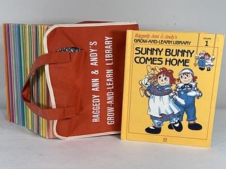 RAGGEDY ANN & ANDYS GROW AND LEARN LIBRARY BOOKS IN TOTE