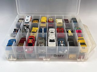 LOT OF TOY CARS MATCHBOX HOTWHEELS IN CARRYING CASE