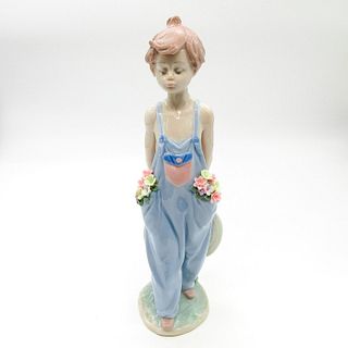 Pocket Full of Wishes 7650 - Lladro Porcelain Figurine