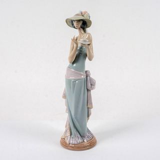 Tea Time 1005470 - Lladro Porcelain Figurine