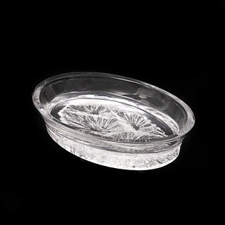 CENTRO DE MESA. FRANCIA, SXX. De la marca DAUM. Diseño oval. Elaborado en cristal transparente y opaco.