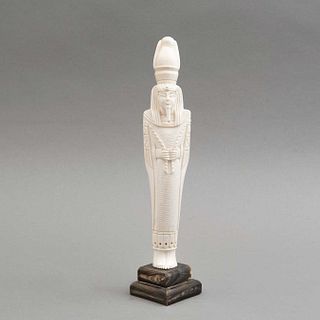 FARAÓN EGIPCIO. SXX. Talla en marfil, con base de piedra. Detalles de conservación. 24 cm (altura)
