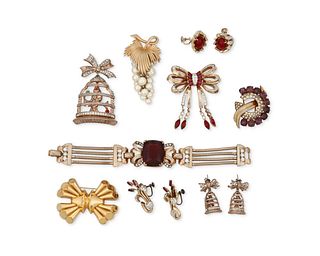 A group of Retro costume jewelry