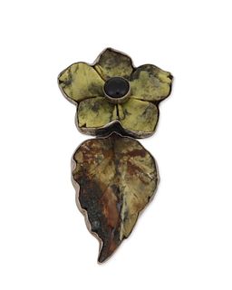 An Amy Kahn Russell stone floral pendant/brooch
