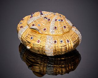 A Judith Leiber crystal scallop shell minaudiEre