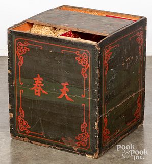 Chinese painted tea bin, 19th c.