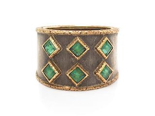 A Bicolor Gold and Emerald Ring, 5.30 dwts.