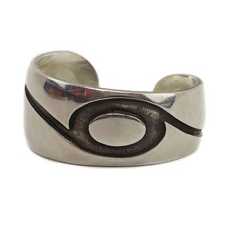 Possibly Hopi (No Hallmark) - Contemporary Asymmetrical Silver Bracelet with Overlay Design, size 6 (J15414)