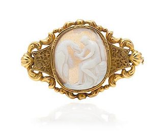 A Victorian Yellow Gold and Agate Cameo Brooch, Mid 19th Century, 6.70 dwts.