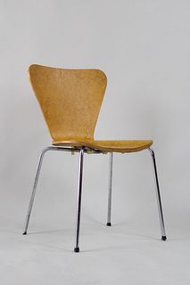 Mid Century Modern Arne Jacobsen Series 7 Chair