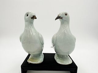 PAIR OF QING DYNASTY PORCELAIN GLAZE PIGEON ORNAMENTS