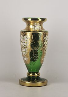 Magnificent Venetian vase in emerald green glass, highlighted in gold with flowers in relief
