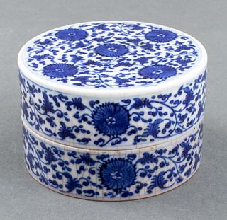 Chinese Blue and White Porcelain Circular Box