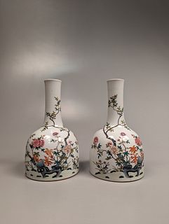 Pair Qianlong-Style Porcelain Mallet Vases