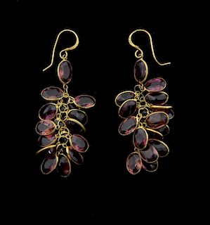 A pair of grape form drop earrings set with pink/red rhodalite garnet, in 18 ct gold, 4 cm drop