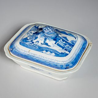 Chinese Export blue & white covered serving dish