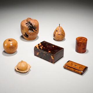 Group Treen and Wood Studio accessories