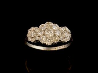 Edwardian diamond cluster ring set in the form of three flower heads, 18 ct white gold and platinum