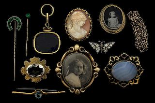 Victorian jewellery including a fancy link chain and Daguerreotype portrait brooch tested as 15ct, a blue lace agate brooch, 