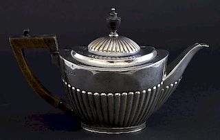 Victorian silver three piece tea service London 1901, 25ozs