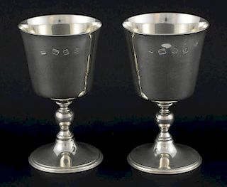 Pair of modern silver goblets with knopped stems on round bases, by Mappin & Webb, London, 1967/8, 19.2oz, 599g, 15cm high,