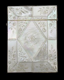 Mother of pearl card case with engraved foliate decoration, 10.5 x 7 cm