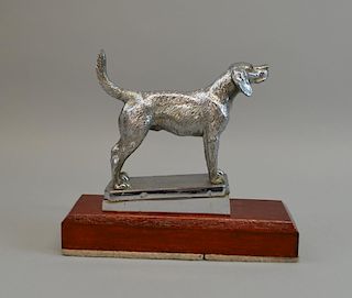 Silver plated vintage car mascot in the form of a hound, 13cm, on wooden base