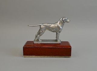 Silver plated vintage car mascot in the form of a Labrador, 8cm, on wooden base