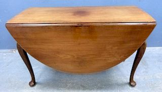Georgian style mahogany gateleg dining table on cabriole legs with pad feet, 120cm x 146cm,